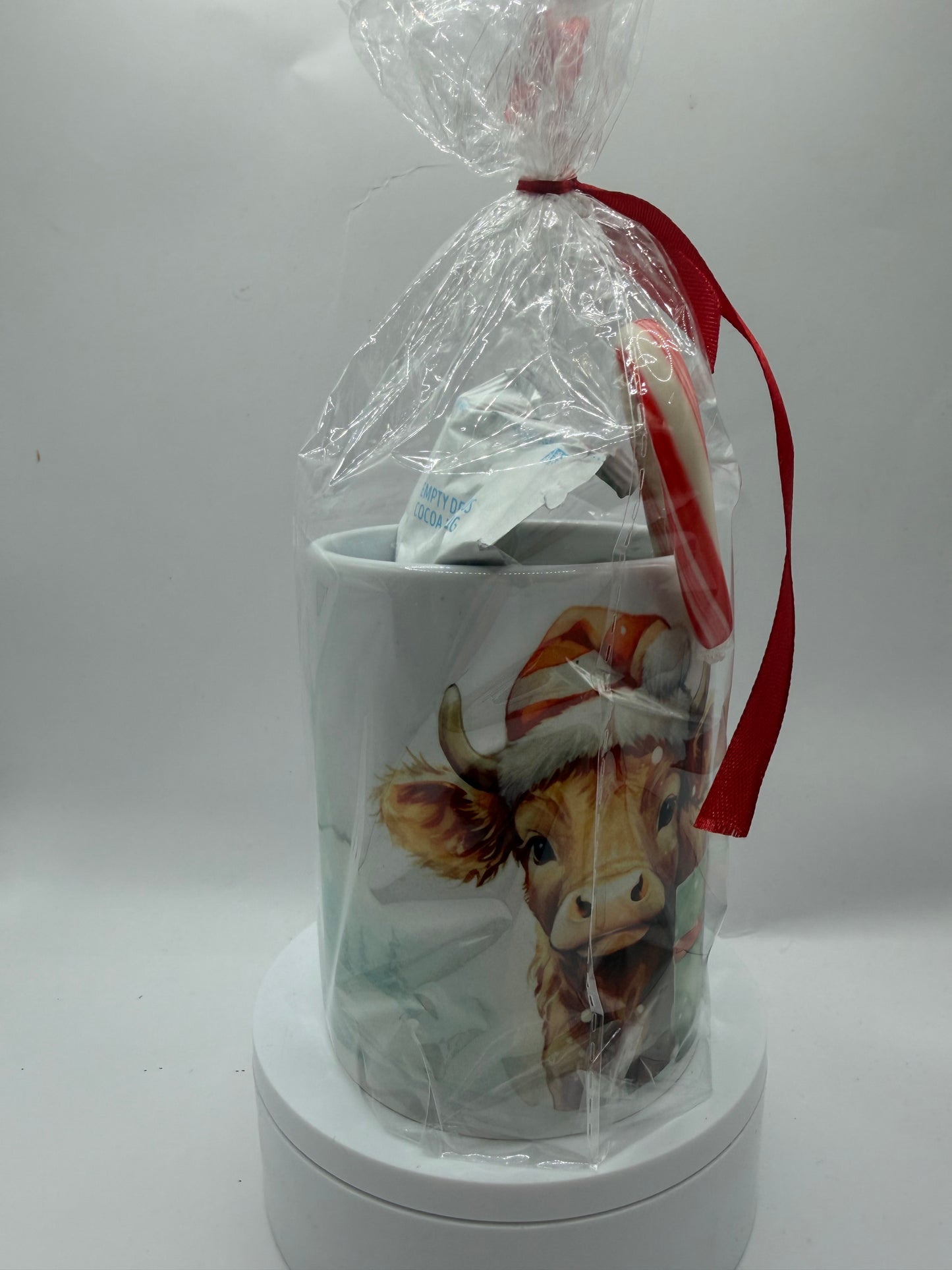 Christmas Highland Cow Mug Gift Set with Hot Chocolate, Ceramic, White, Festive Theme